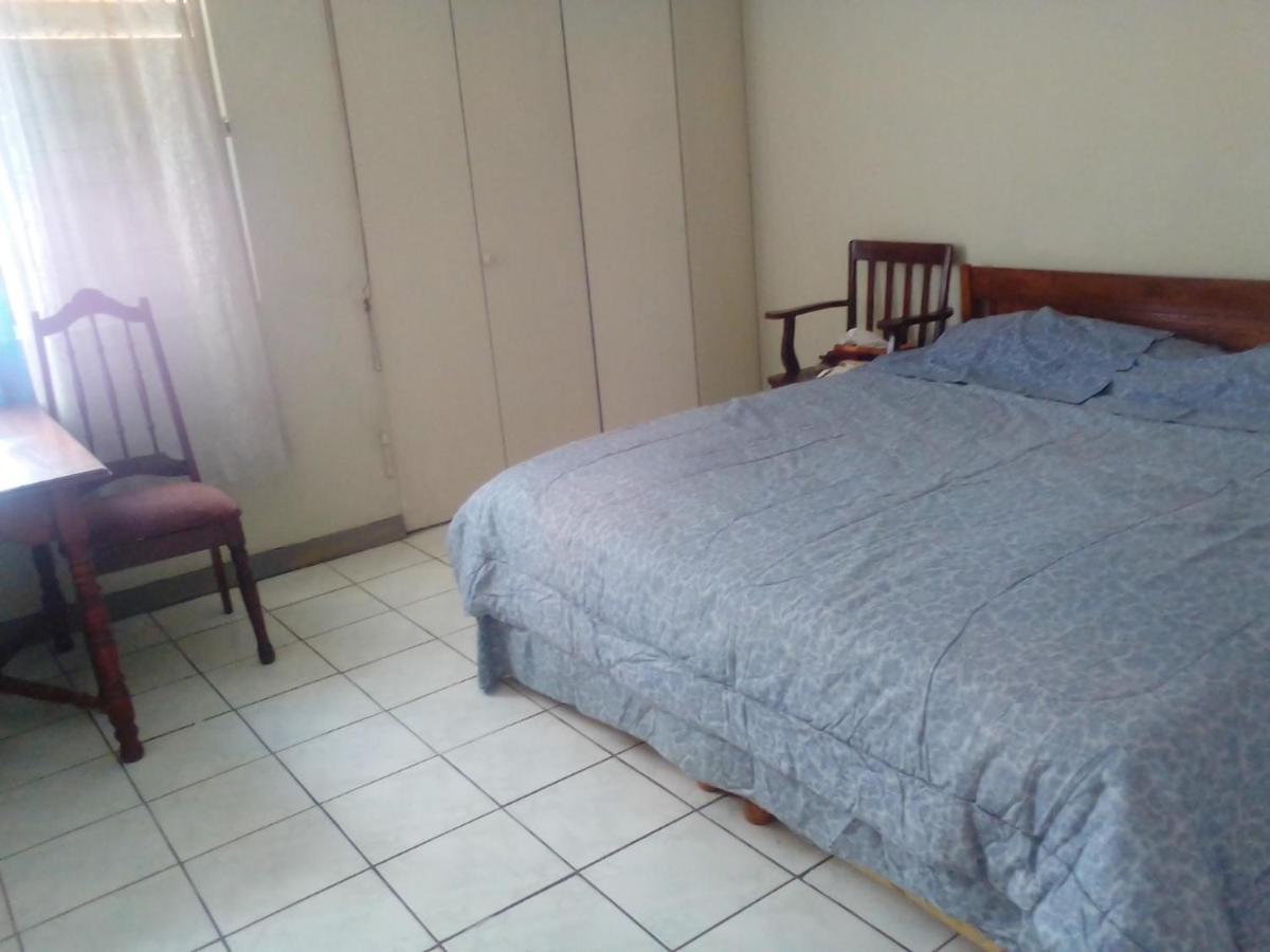 Nice Oakwood Constant Spring Rd Apt Appartement Kingston Buitenkant foto