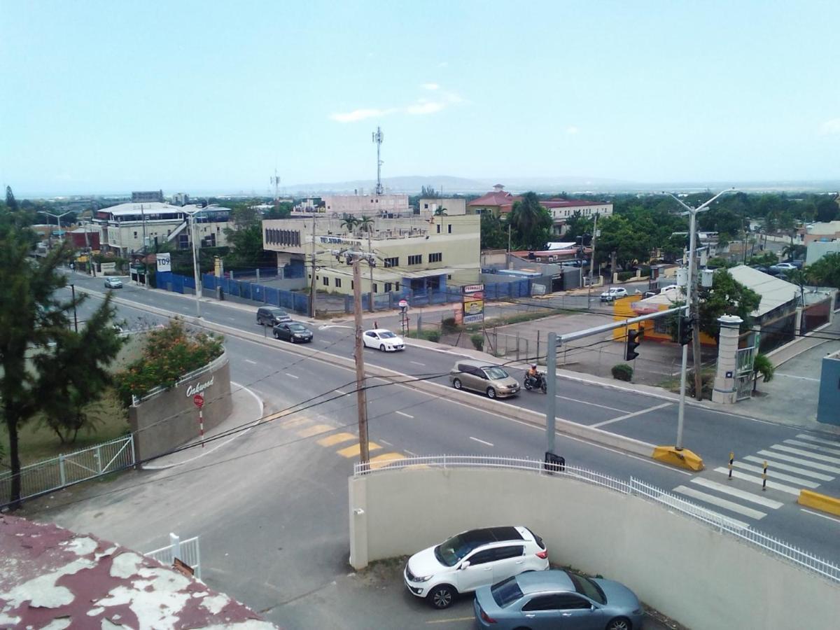 Nice Oakwood Constant Spring Rd Apt Appartement Kingston Buitenkant foto