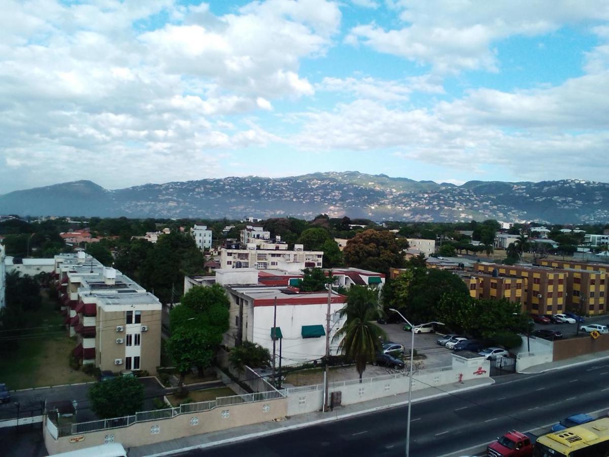 Nice Oakwood Constant Spring Rd Apt Appartement Kingston Buitenkant foto