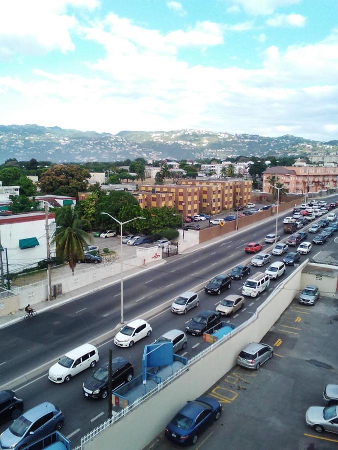 Nice Oakwood Constant Spring Rd Apt Appartement Kingston Buitenkant foto