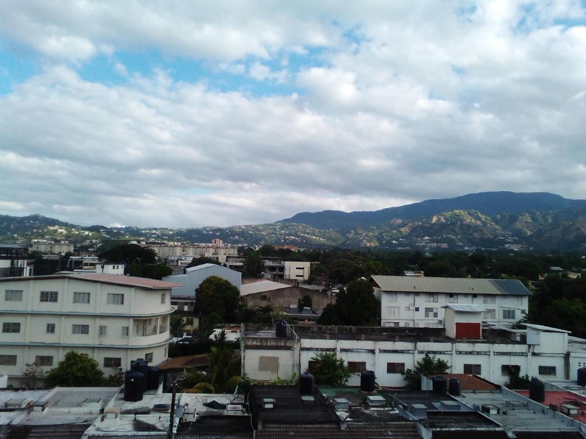 Nice Oakwood Constant Spring Rd Apt Appartement Kingston Buitenkant foto